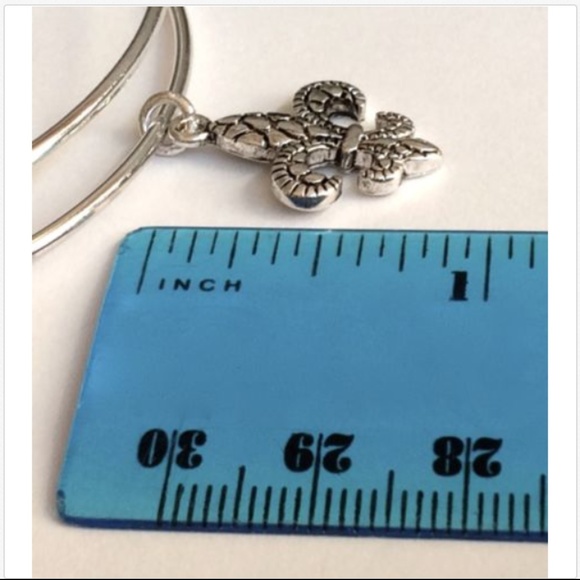 Fleur de Lis Charm Bracelet Mardi Gras Nola Saints Vintage Style Silver Plated - Picture 9 of 9